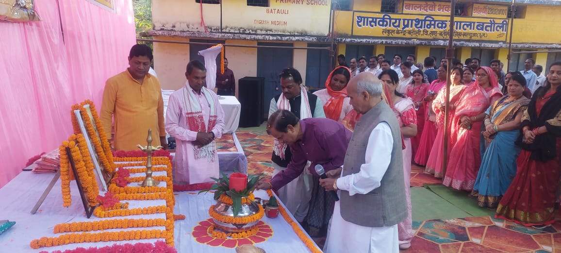 कुटुंब प्रबोधन गतिविधि के तहत सरगुजा जिले के बतौली विकासखंड  में परिवार सम्मेलन का आयोजन 